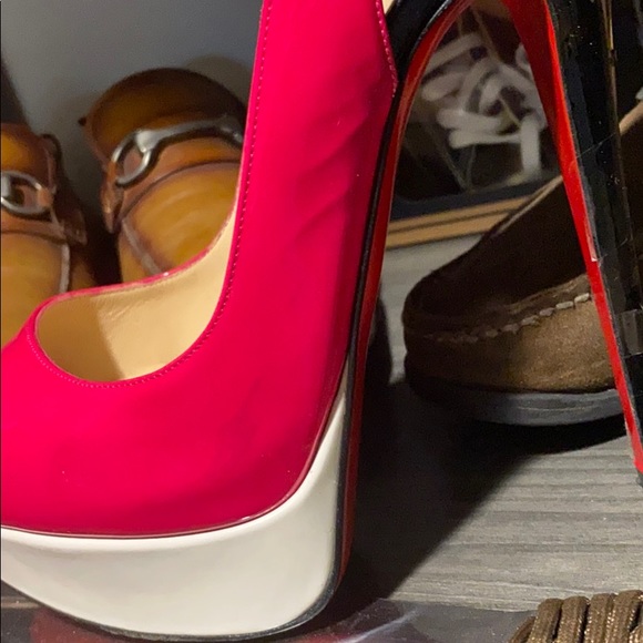 Louboutin heels fit size 8 or 38 runs small - Picture 9 of 9